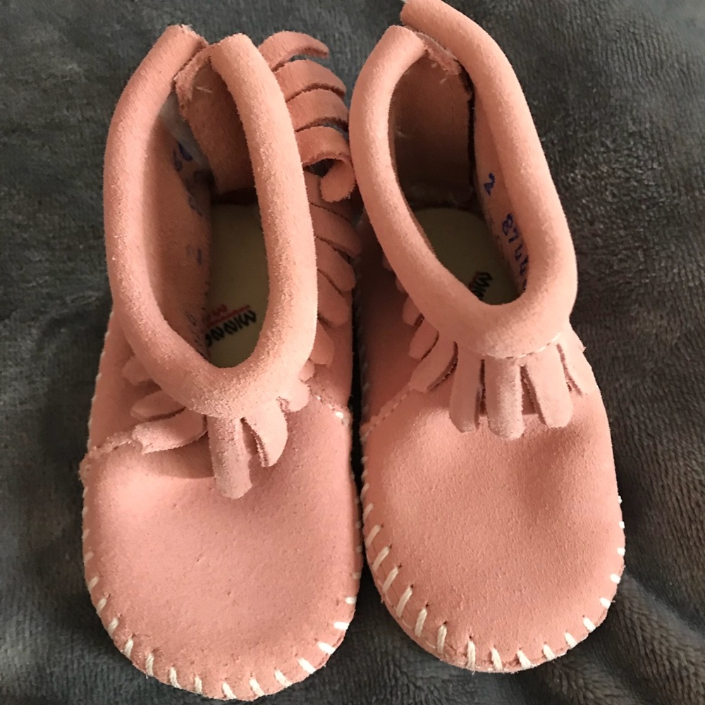 SOLD. Baby Minnetonka Moccasins Sz 2 Pink Suede - Picture 1 of 5